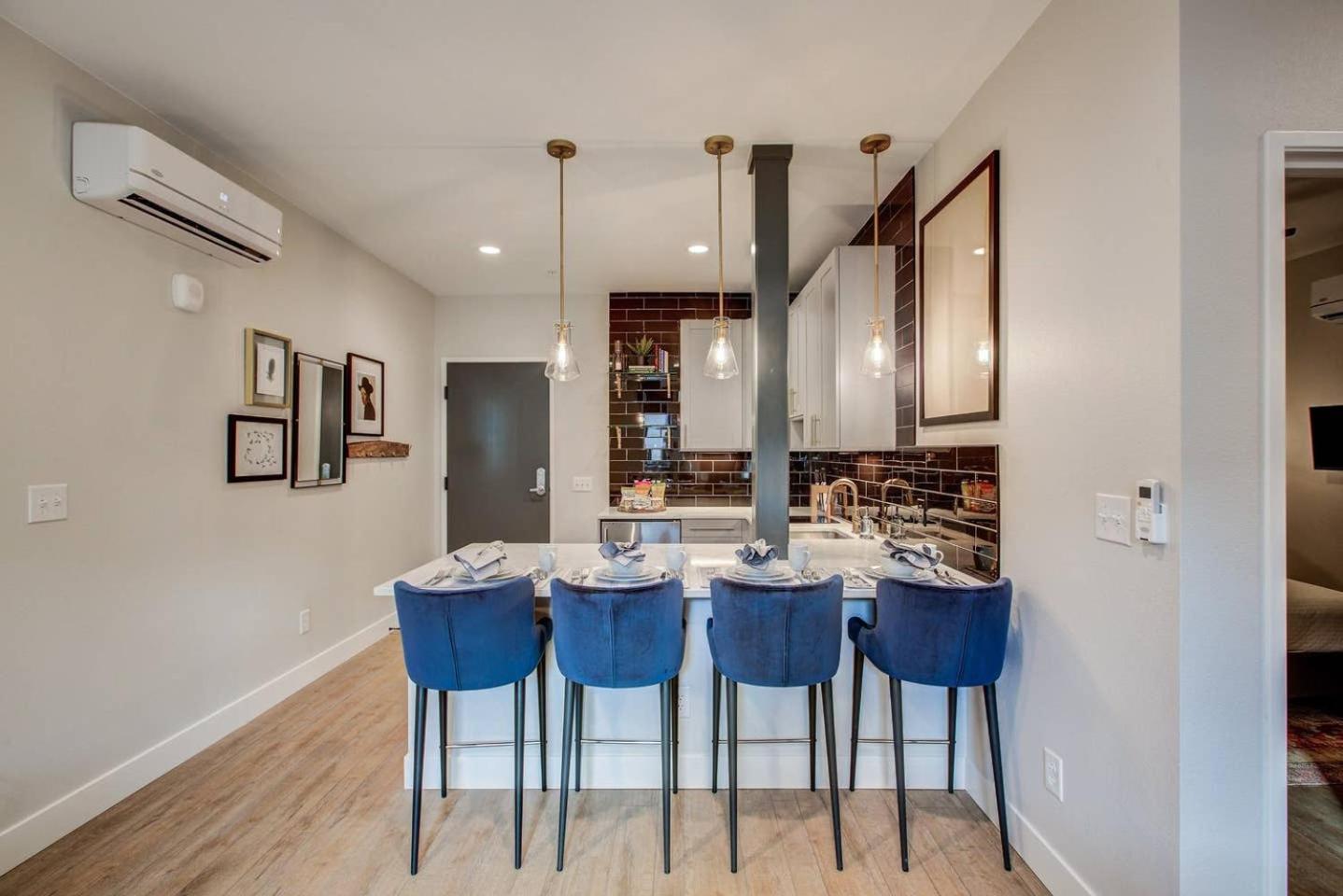 Utica 2 Bedroom 1 Bath With Full Kitchen